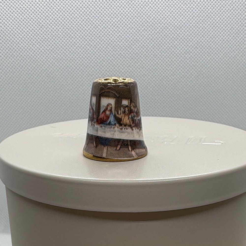 Limoges Porcelain Thimble GTB Last Supper Scene, Gold Trim Religious Collectible
